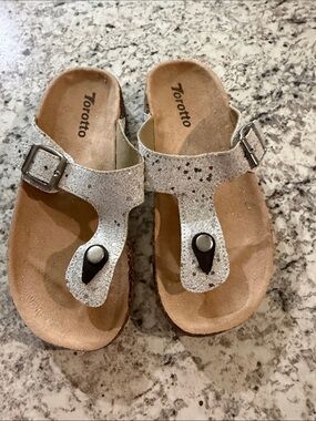 Kids Silver Glitter Toe-Post Sandals with Buckle